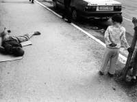 Enfant faisant la manche à Pristina, Kosovo  2005